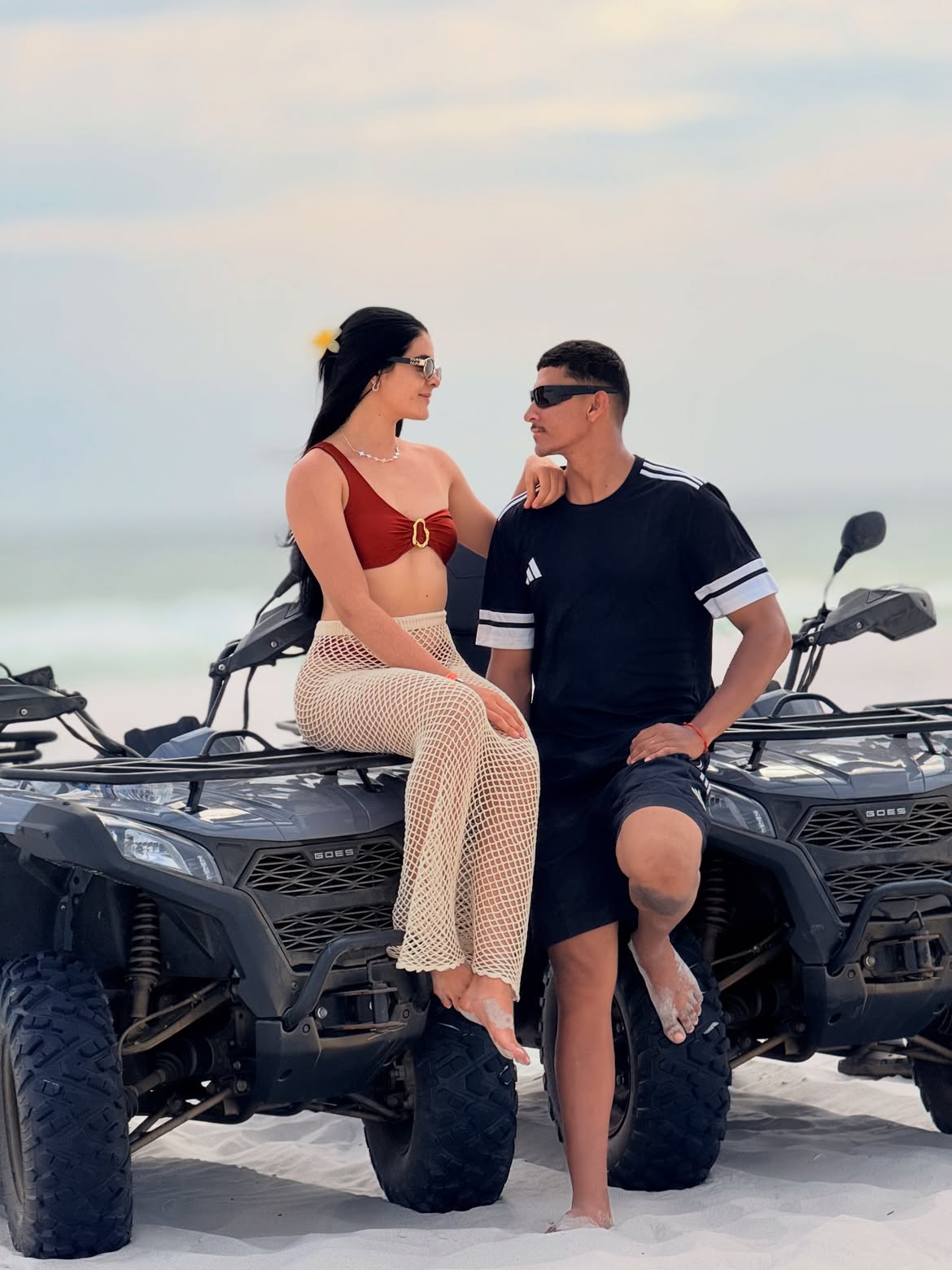 Aventura de quadriciclo na praia